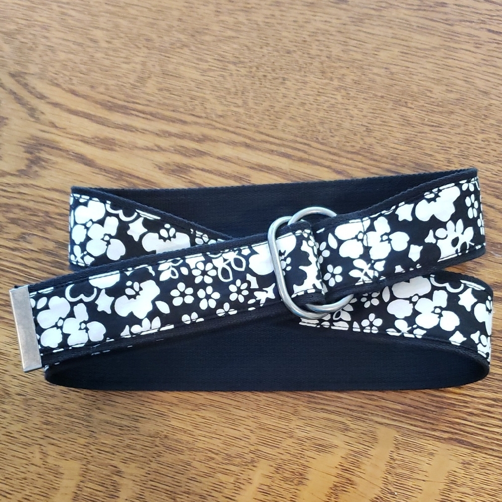 Black & White Floral Fabric D-Ring Belt - OS/ 41"L
